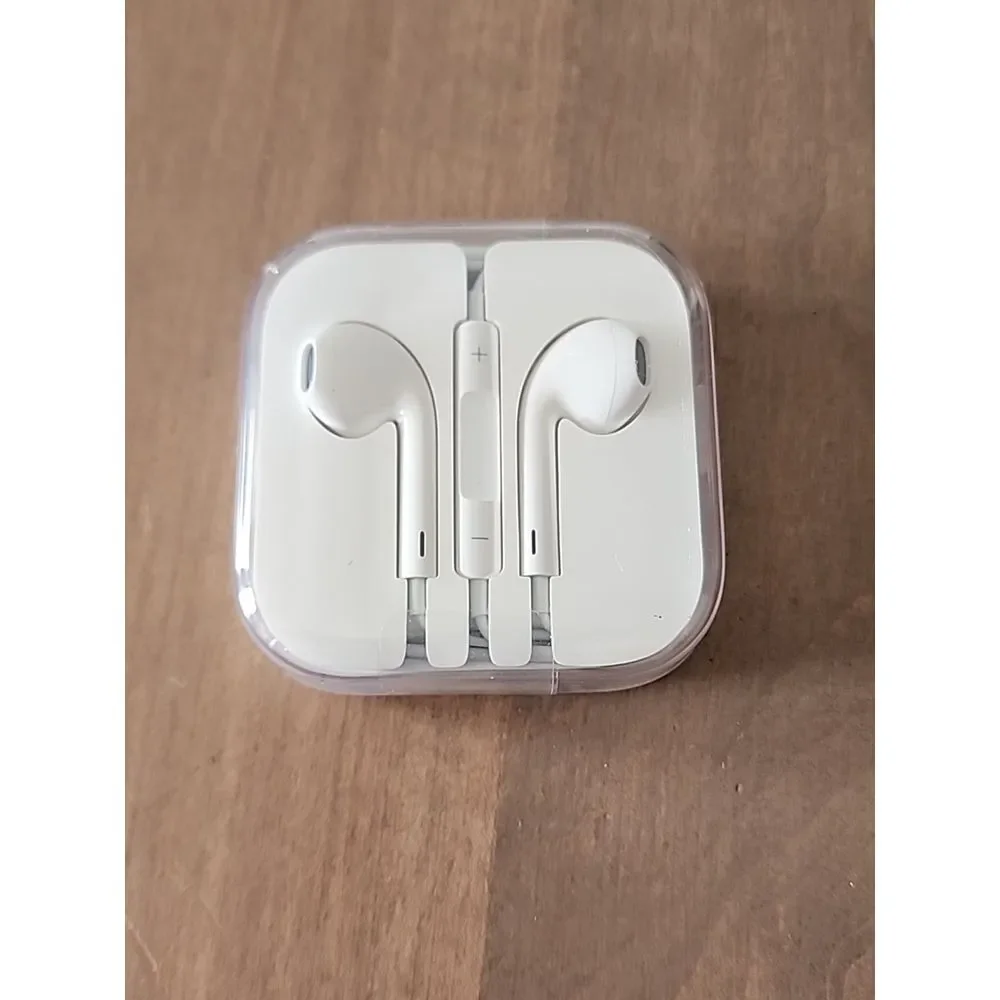Apple Earbuds White Wired 3.5MM Jack Authentic‎